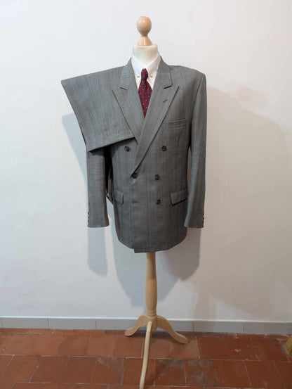 Impressionnant costume croisé de couleurs gris en laine