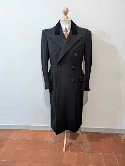 Gefährlicher Chesterfield-Doppelmantel