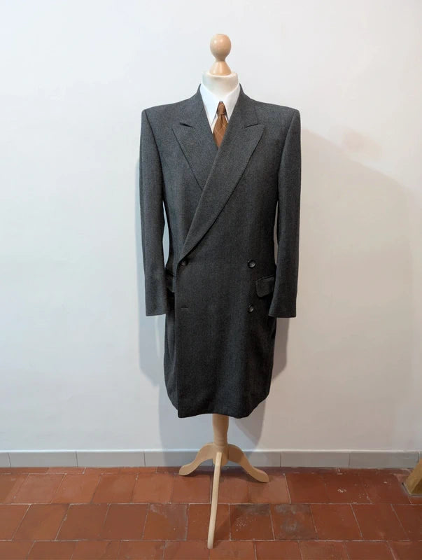 Schöner grauer Zweireihermantel aus Wolle