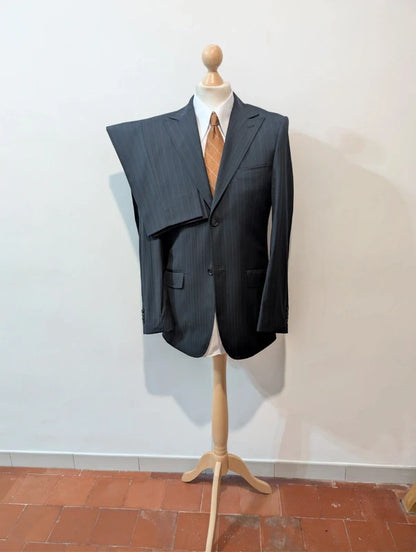 Schöner Nadelstreifenanzug aus Wolle