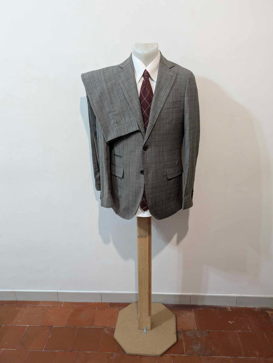 Gentil costume en laine légère