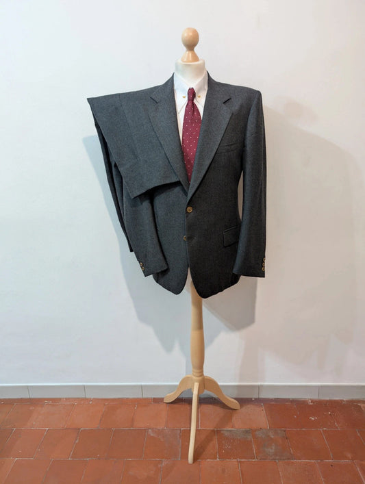 Redoutable costume gris en flanelle lourde
