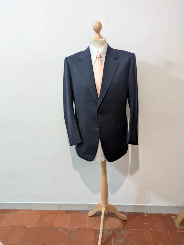Marineblauer maßgeschneiderter Anzug aus Wollflanell