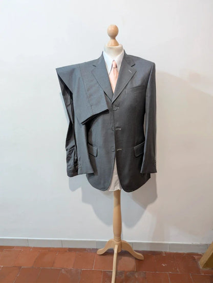 Genialer grauer Loro Piana Anzug