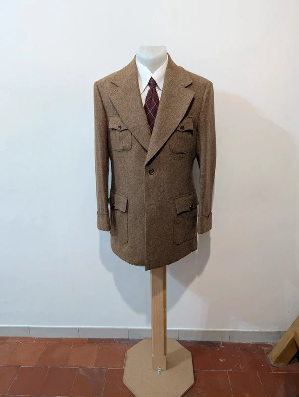Legendäre braune Tweedjacke