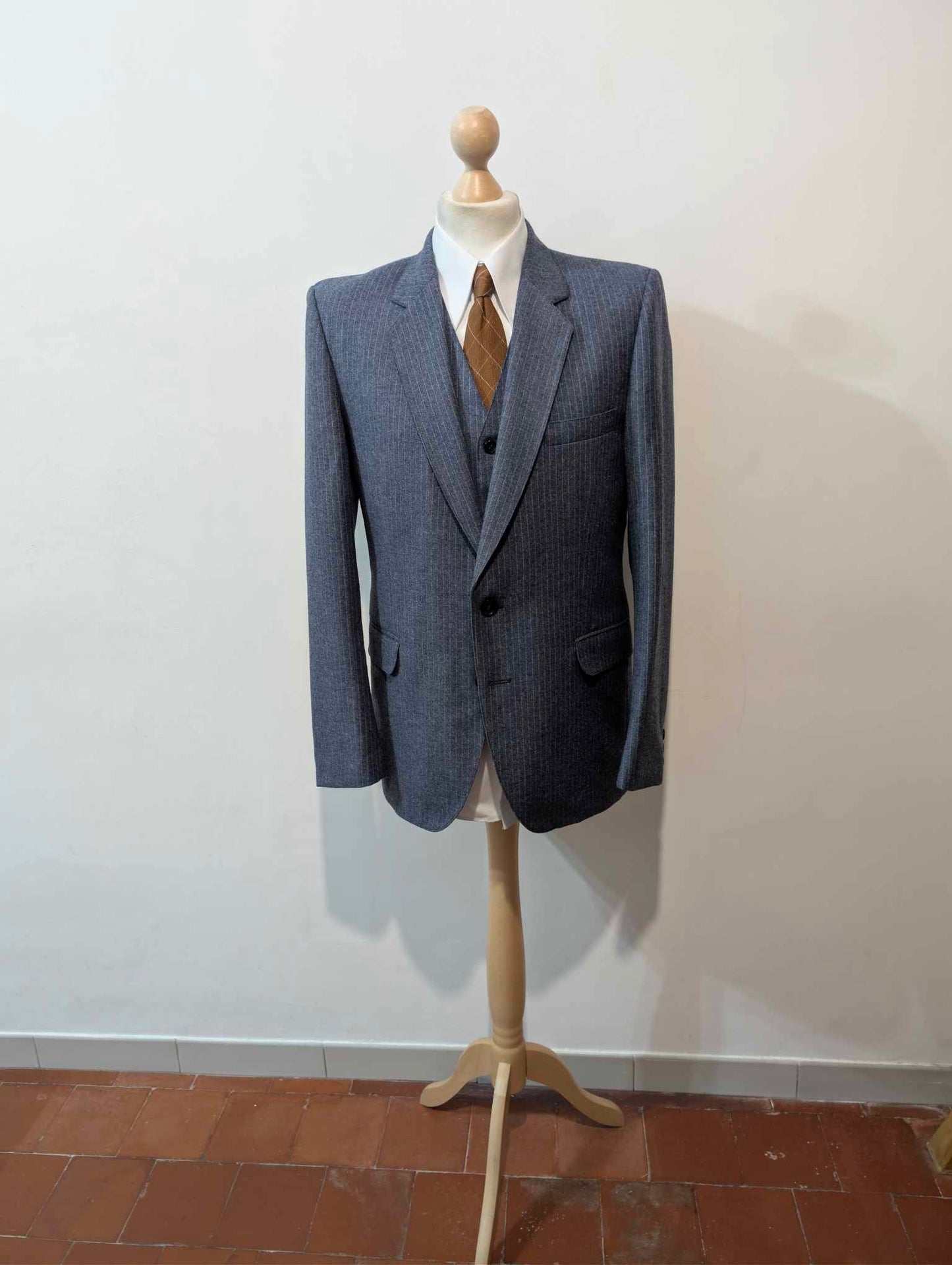 Wunderschöner dreiteiliger Flanellanzug mit Nadelstreifen