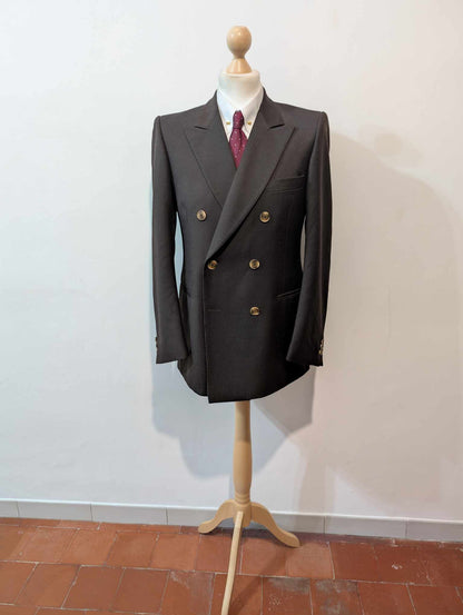 Gentille costume croisé de couleurs marron en laine