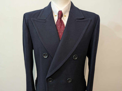 Fantastique manteau croisé de couleur bleu marine en laine