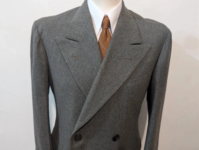 Antiker zweireihiger Wollmantel