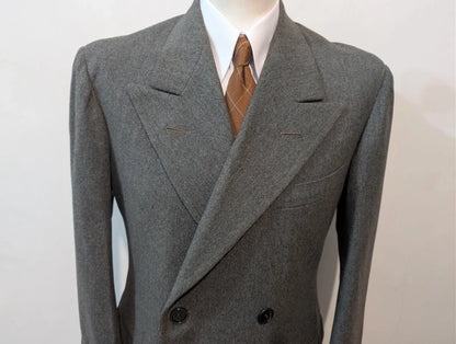 Antiker zweireihiger Wollmantel