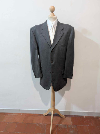 Einfacher grauer Flanellanzug