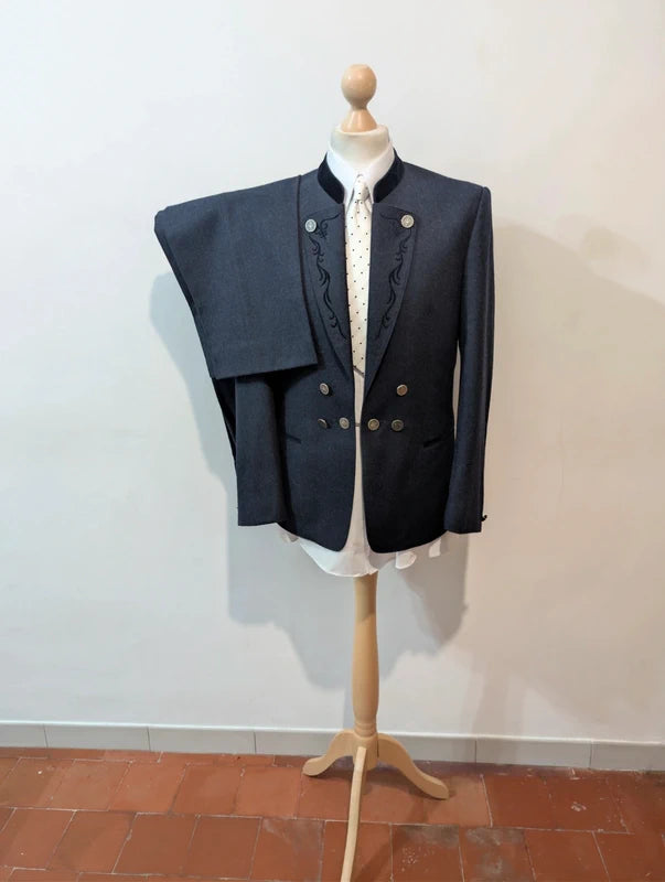 Fabelhafter österreichischer marineblauer Anzug aus schwerem Flanell