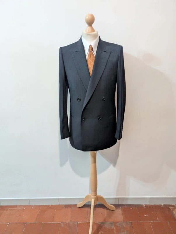 Eleganter Nadelstreifen-Zweireiher aus Wolle