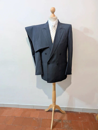 Eleganter marineblauer Zweireiheranzug aus Wolle