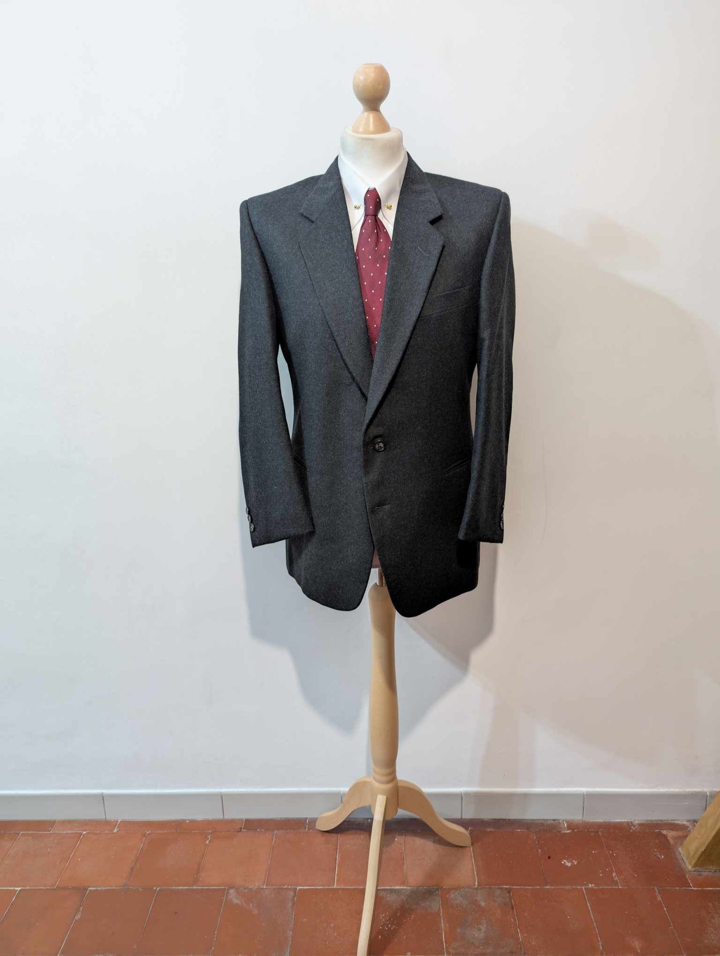 Mignon costume de couleur gris anthracite en flanelle