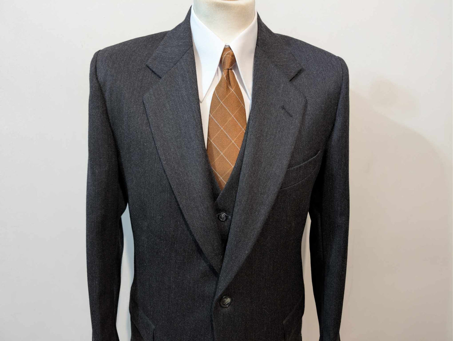 Fabuleux costume 3 pièces de couleur gris en flanelle