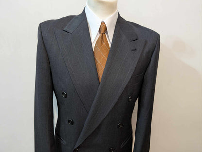 Terrifiant costume croisé pinstripe en laine