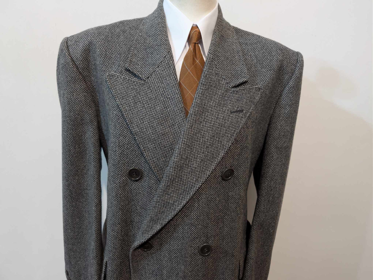 Géant manteau croisé de couleur gris en laine