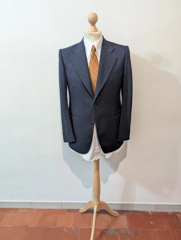 Prächtiger Nadelstreifenanzug aus Wolle
