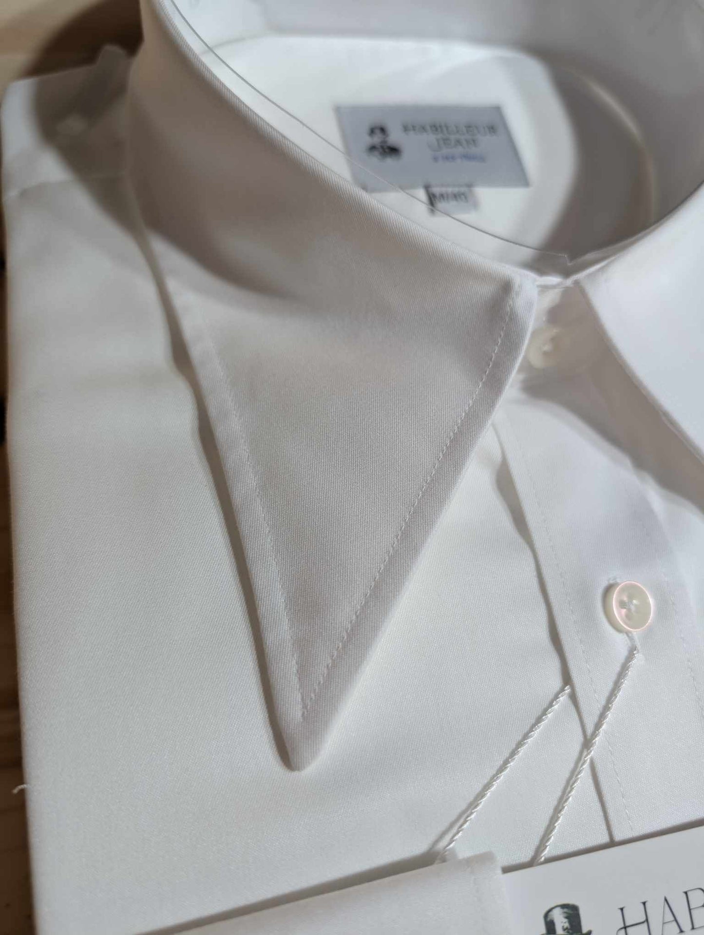 Double-twisted cotton point collar shirt