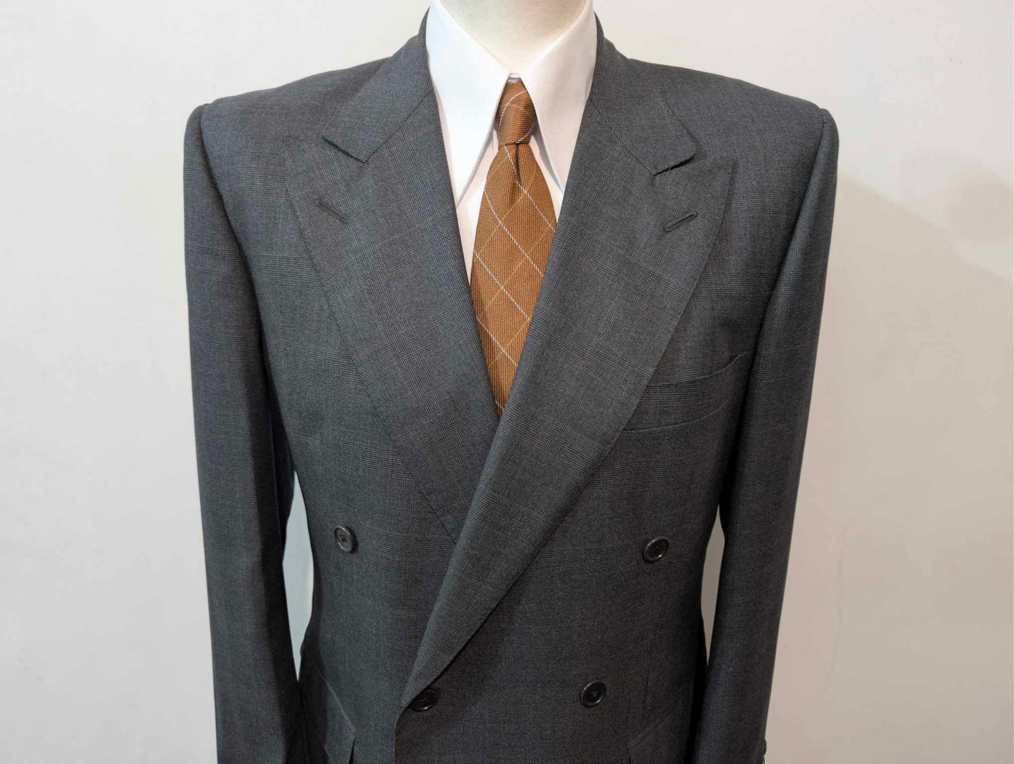 Prächtiger zweireihiger Wollanzug.