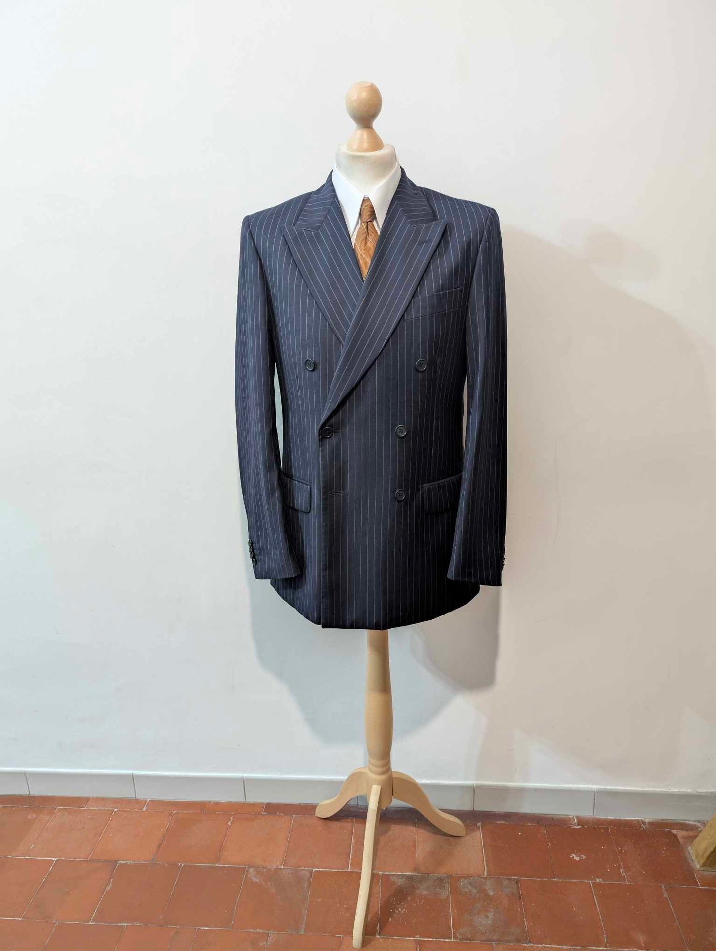 Legendärer zweireihiger Nadelstreifenanzug aus Wolle