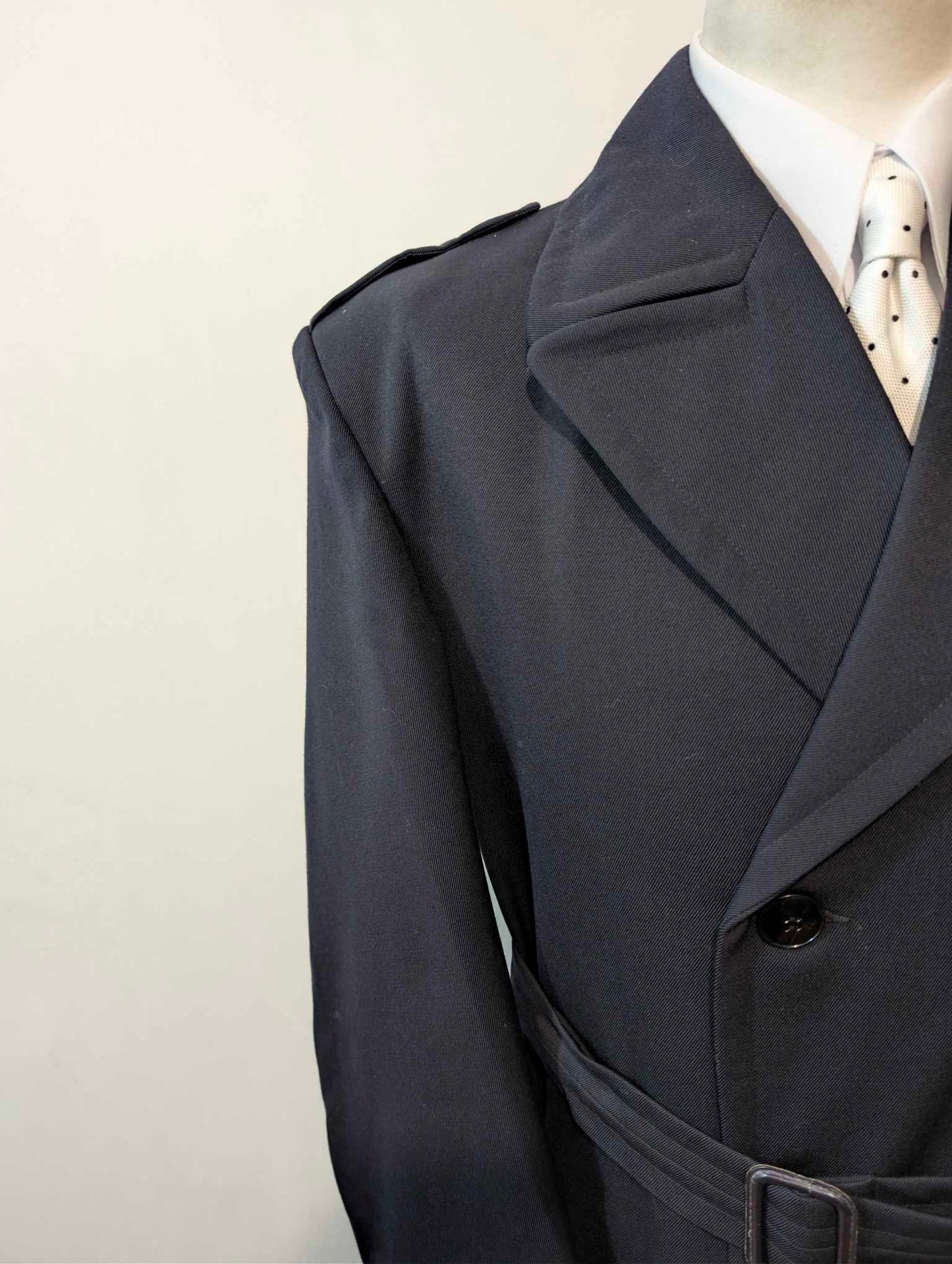 Prächtiger marineblauer Wollmantel