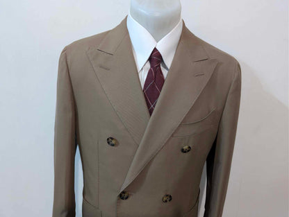 Toller zweireihiger brauner Baumwollanzug