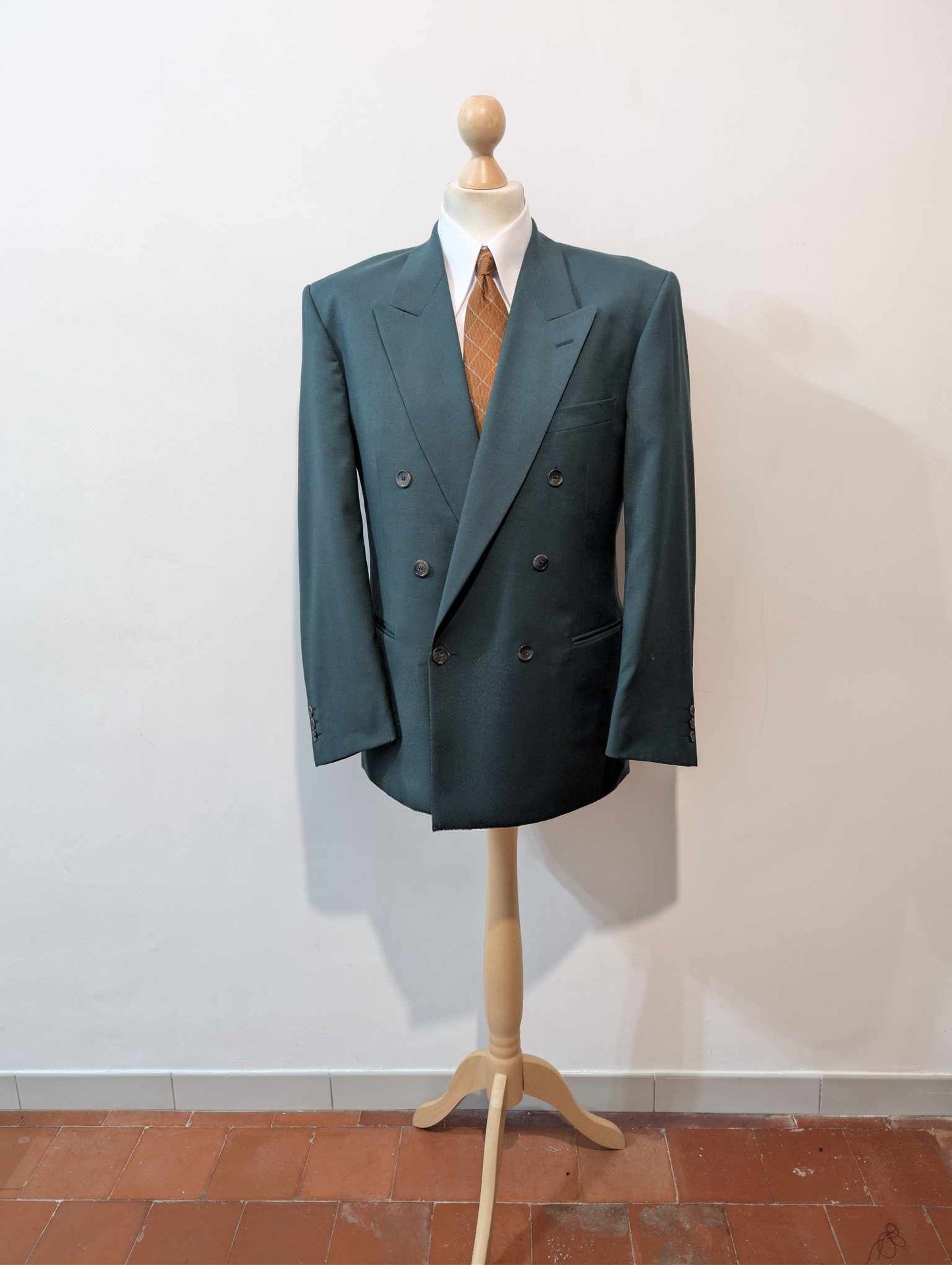 Superbe costume croisé de couleur vert en laine froide