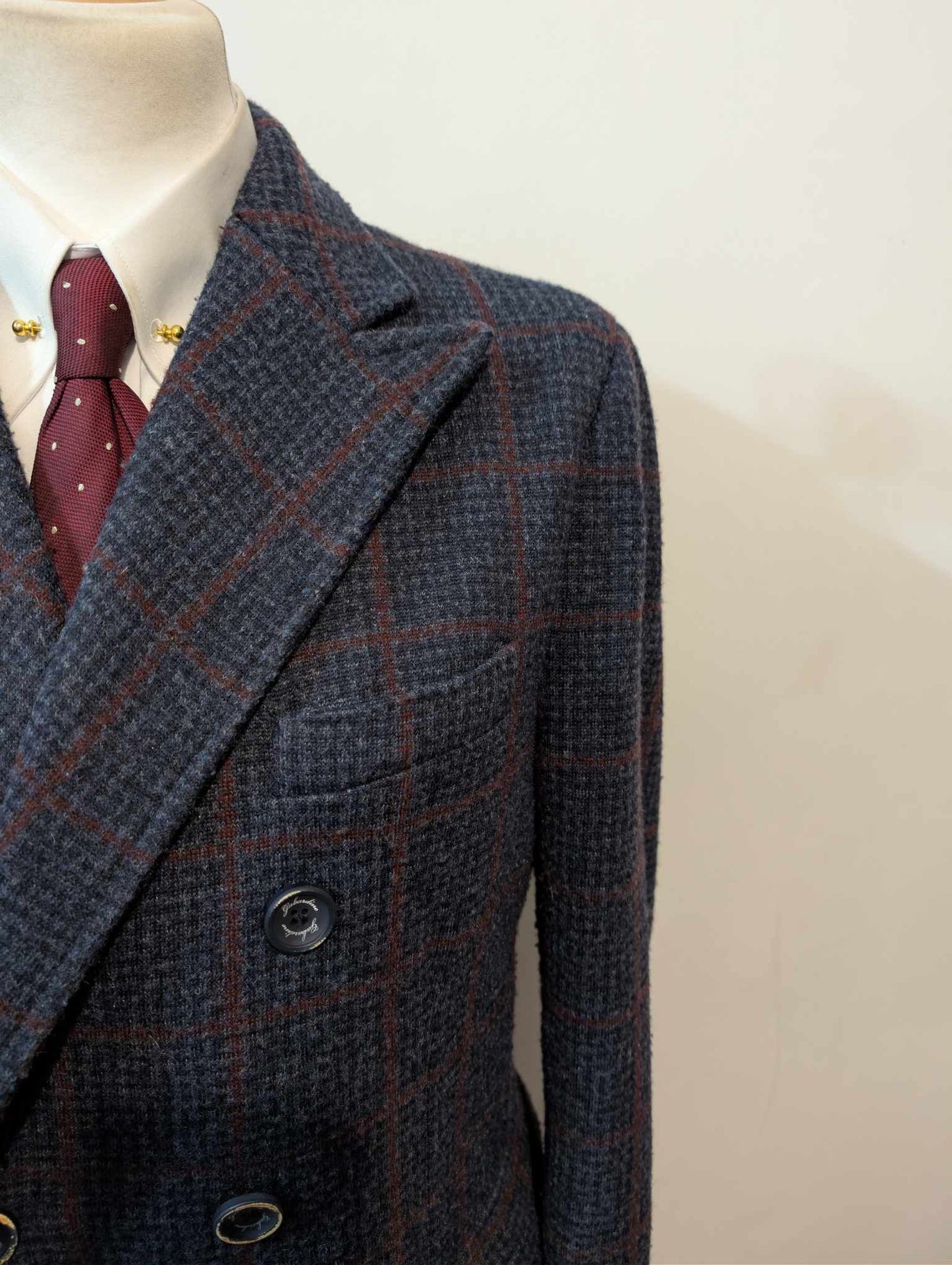 Élégant manteau croisé à carreaux en tweed