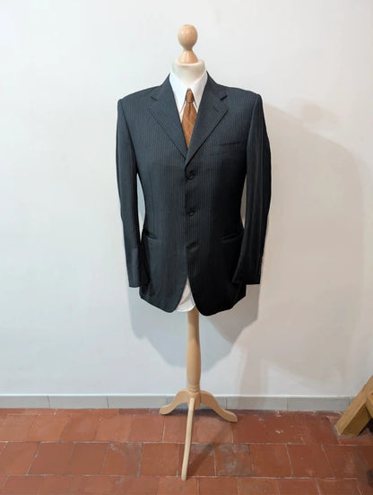 Eleganter Nadelstreifenanzug aus Wolle