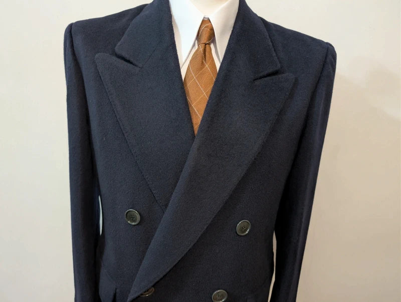 Wunderschöner marineblauer Zweireihermantel aus Wolle