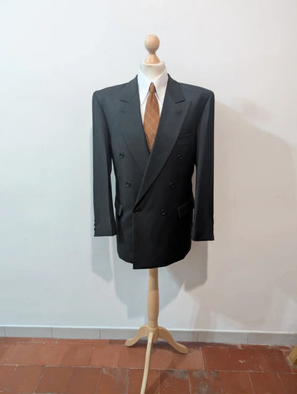 Élégant costume croisé gris en laine