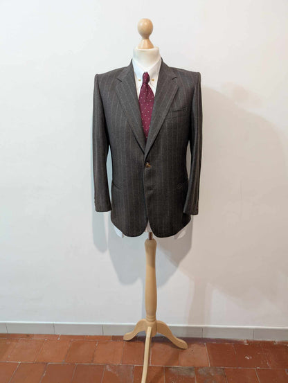 Élégant costume chalkstripe marron en flanelle