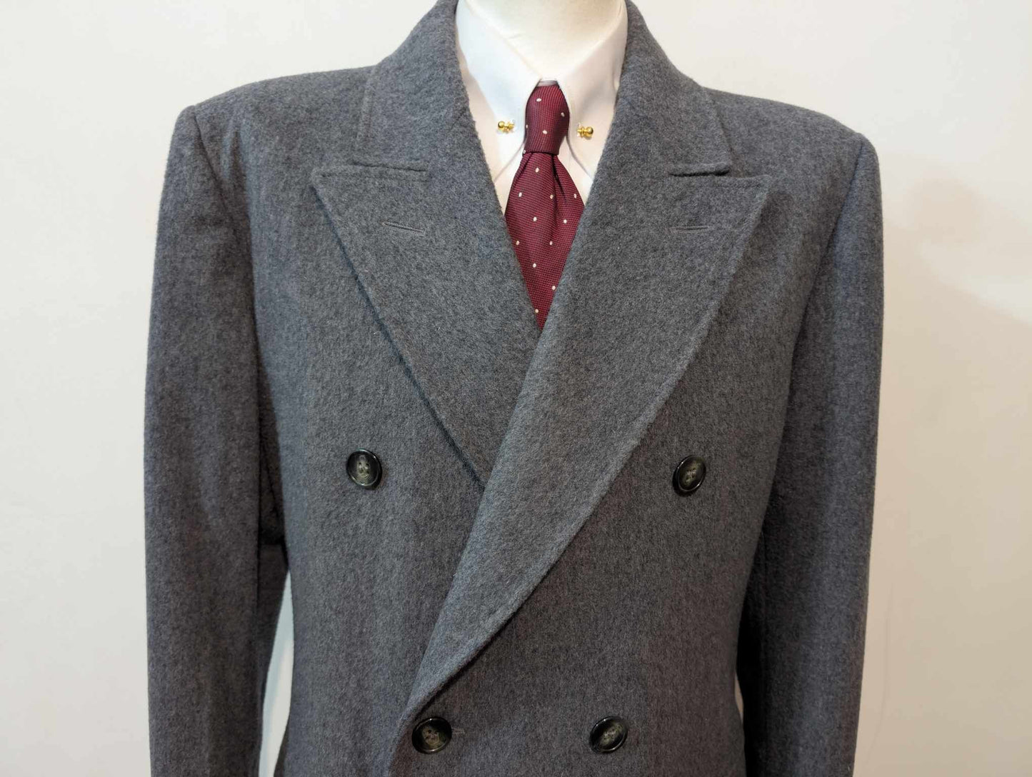 Généreux manteau croisé gris en laine lourde