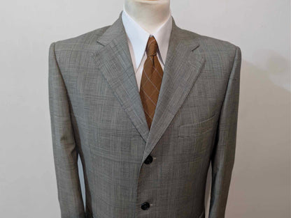 Classique costume de couleur gris en laine