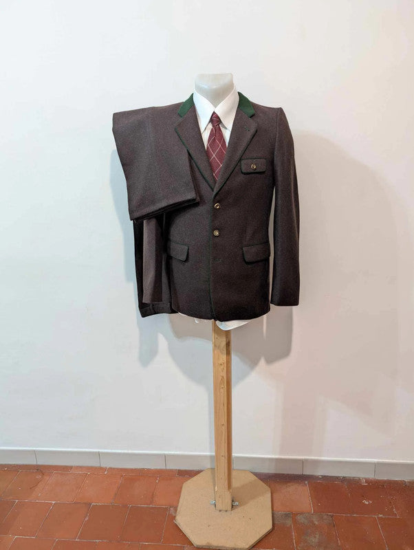 Mignon petit costume marron en flanelle