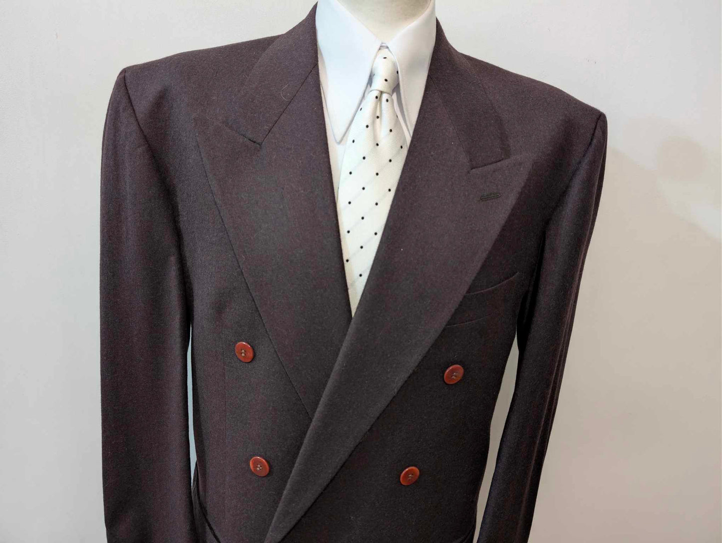 Außergewöhnlicher, zweireihiger, violetter Anzug aus schwerem Flanell