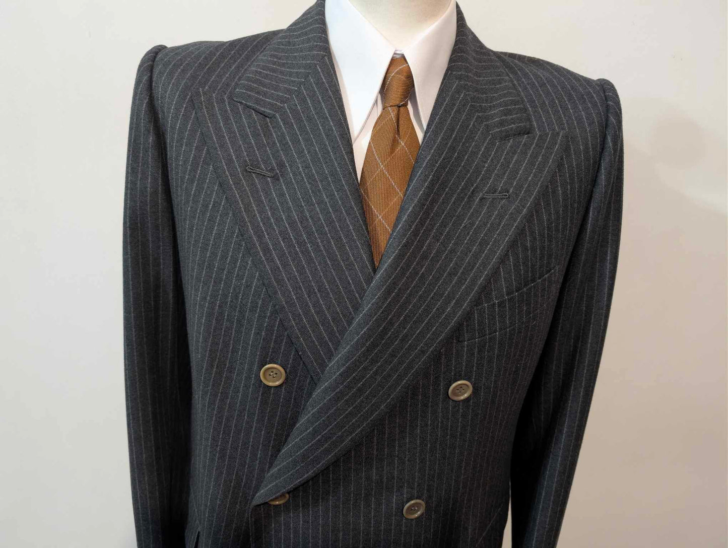 Legendärer zweireihiger Nadelstreifenanzug aus schwerem Flanell
