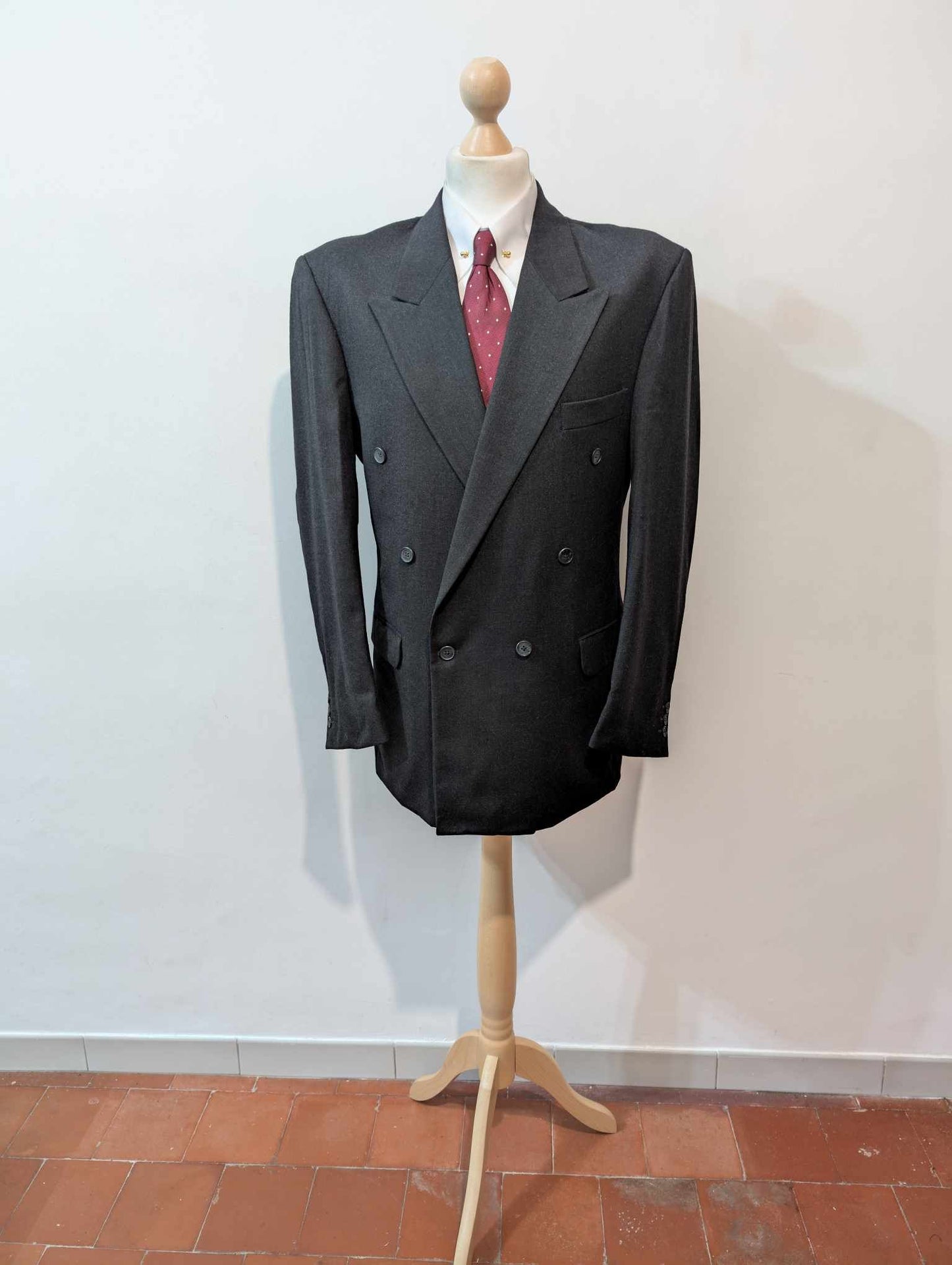mystérieux costume croisé gris en flanelle