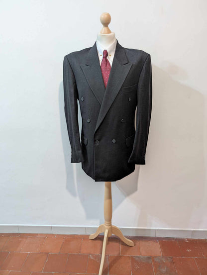 mystérieux costume croisé gris en flanelle