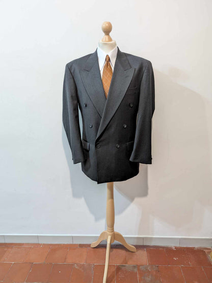 Élégant costume croisé gris en laine