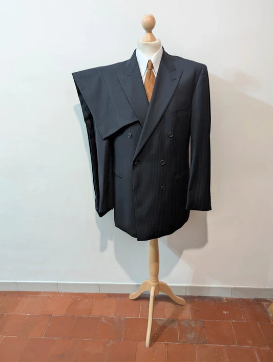 Élégant costume croisé pinstripe en laine