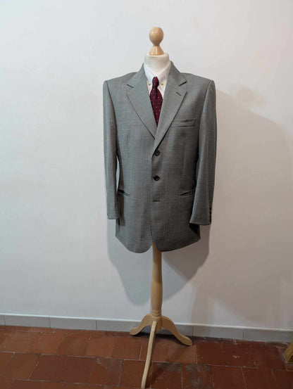 Gentil costume gris à motif pied de poule