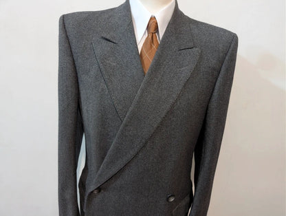 Schöner grauer Zweireihermantel aus Wolle
