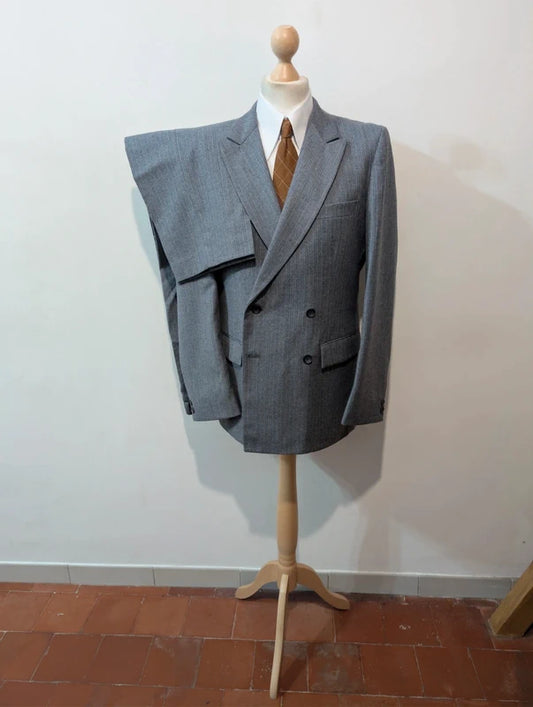 Ravissant costume croisé pinstripe en flanelle