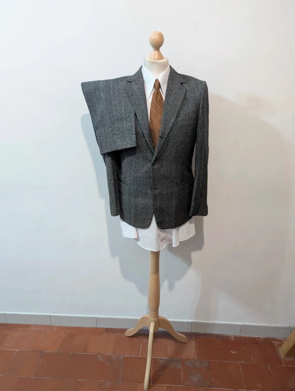 Fabelhafter grauer Wollanzug