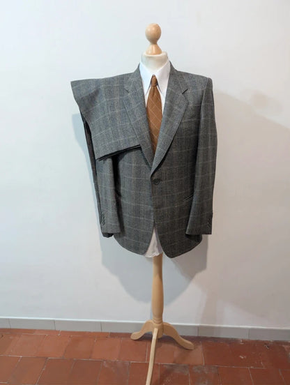 Toller grauer Anzug aus schwerem Flanell