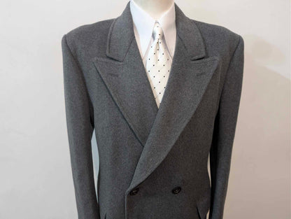 Atemberaubender grauer zweireihiger Wollmantel