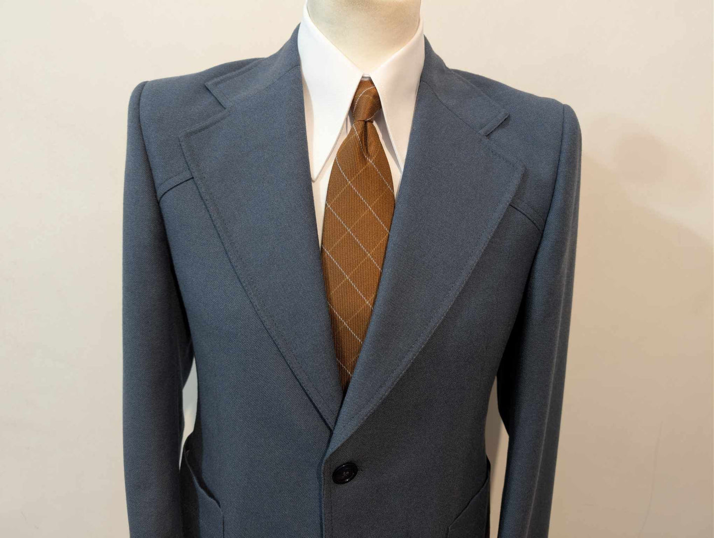 Magnifique costume bleu marine en laine